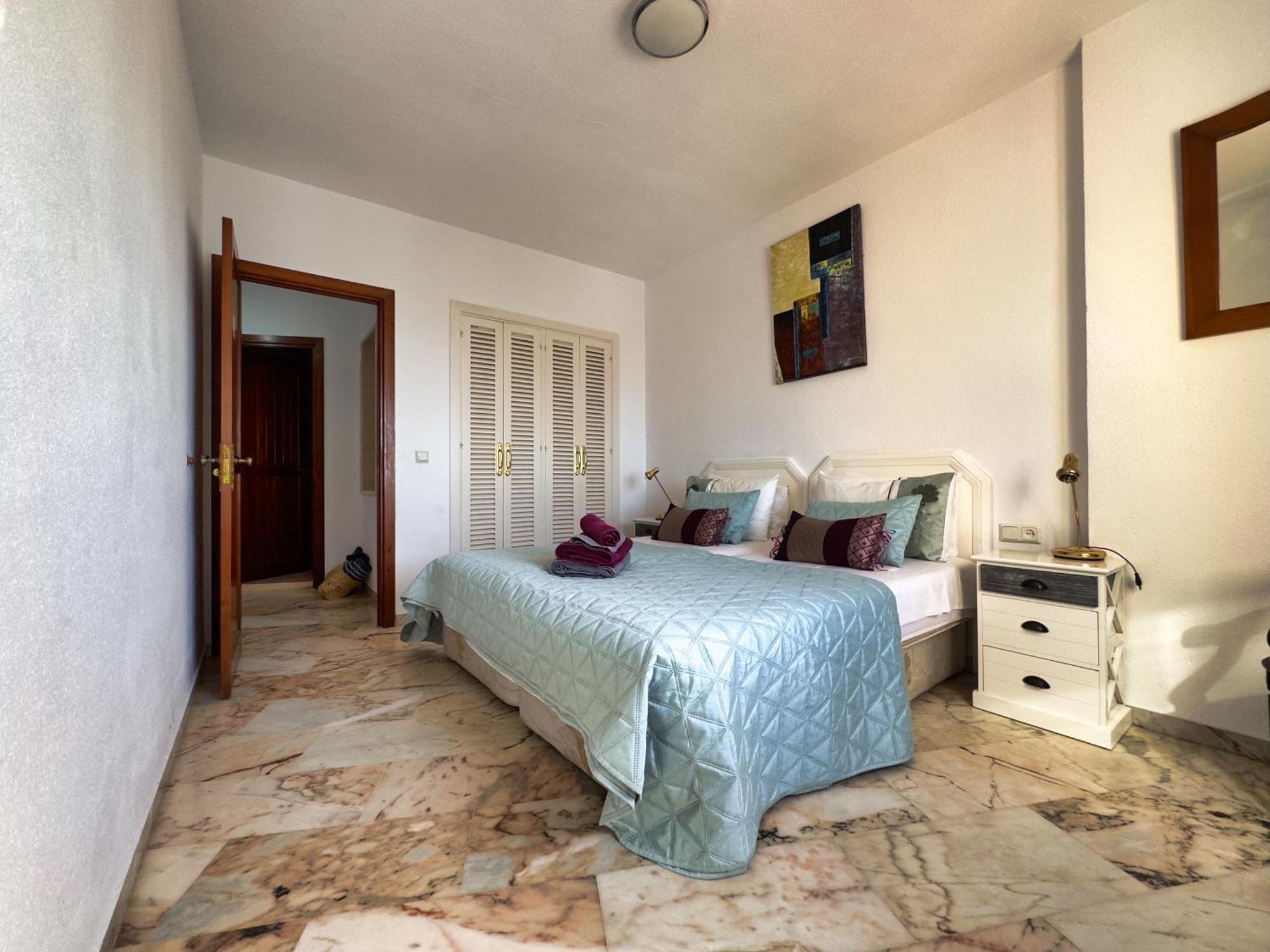 With Secure Underground Parking Apartment *